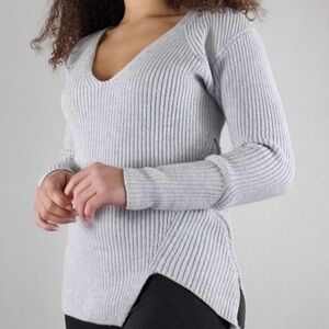 CAbi Asymmetrical Deep V-Neck Ribbed Knit Tunic Sweater Gray Side Zippers Medium